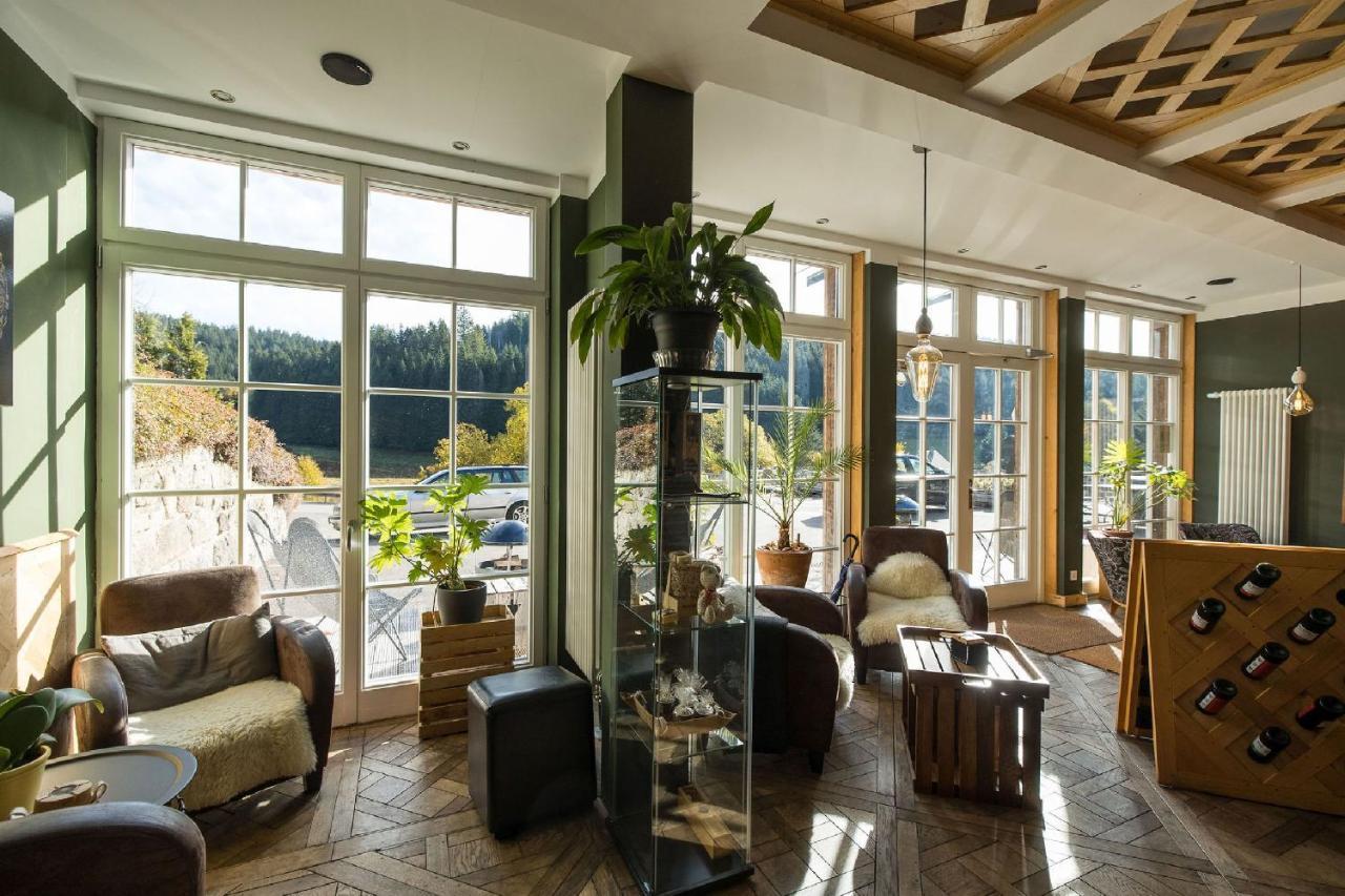 Berghotel Und Restaurant Kraeuter Chalet Furtwangen Exterior photo
