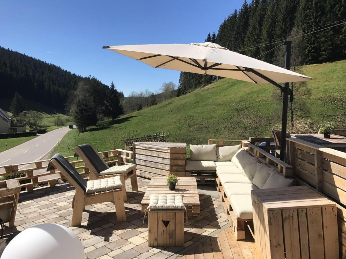 Berghotel Und Restaurant Kraeuter Chalet Furtwangen Exterior photo