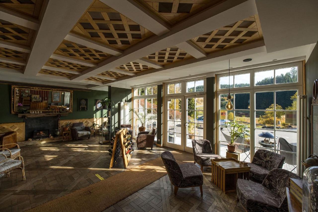 Berghotel Und Restaurant Kraeuter Chalet Furtwangen Exterior photo