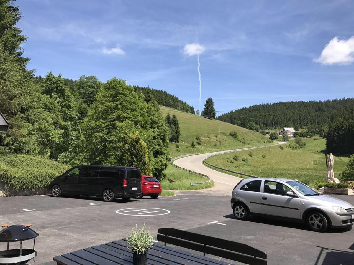 Berghotel Und Restaurant Kraeuter Chalet Furtwangen Exterior photo