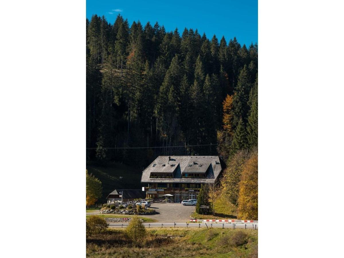 Berghotel Und Restaurant Kraeuter Chalet Furtwangen Exterior photo
