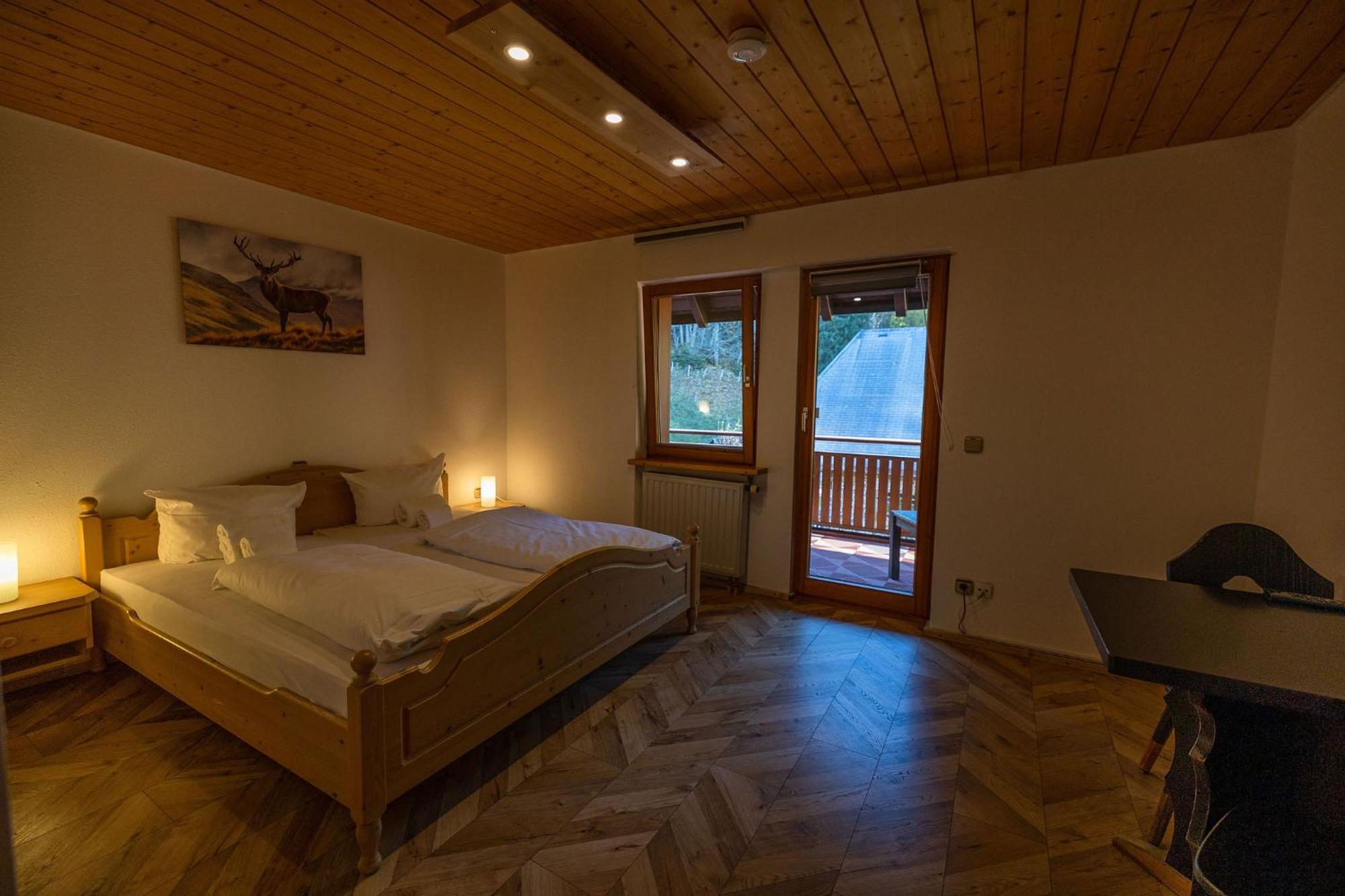 Berghotel Und Restaurant Kraeuter Chalet Furtwangen Exterior photo